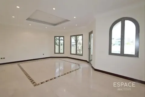 Villa till försäljning i Palm Jumeirah, Dubai, UAE 4 sovrum, 465 kvm Nr. 738021 - fotografi 9