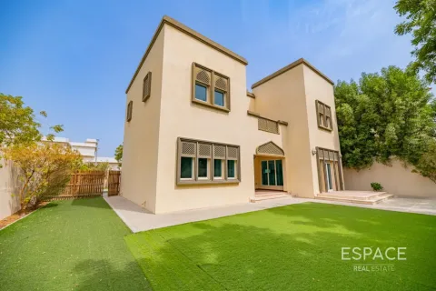 Villa en Jumeirah Park, Dubai, EAU 3 dormitorios, 285 m² № 738101