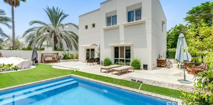 Vilë në Meadows, Dubai, Emiratet e Bashkuara Arabe 3 dhoma gjumi, 307 m2. № 738099