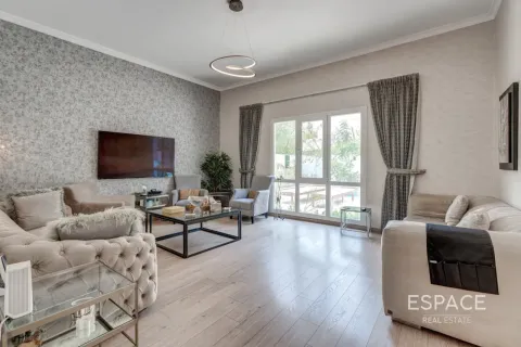 Vilë në Meadows, Dubai, Emiratet e Bashkuara Arabe 3 dhoma gjumi, 307 m2. № 738099 - Foto 2