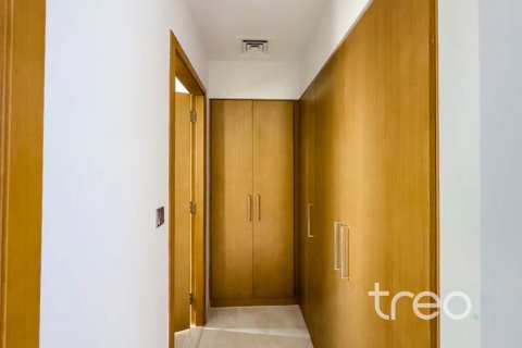 Townhouse in Dubai Land, Dubai, UAE 4 bedrooms, 215.91 sq.m. № 755441 - photo 8