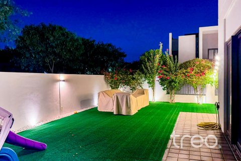 Townhouse in Dubai Land, Dubai, UAE 4 bedrooms, 215.91 sq.m. № 755441 - photo 3