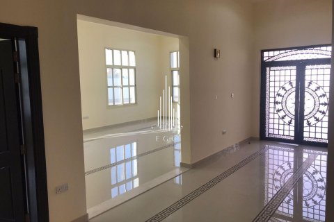 וילה להשכרה ב Khalifa City, Abu Dhabi, איחוד האמירויות  7 חדרי שינה, 2090.3 מ"ר, מספר 514006 - תמונה 7