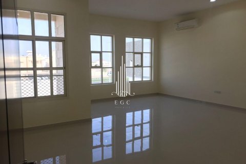 וילה להשכרה ב Khalifa City, Abu Dhabi, איחוד האמירויות  7 חדרי שינה, 2090.3 מ"ר, מספר 514006 - תמונה 2