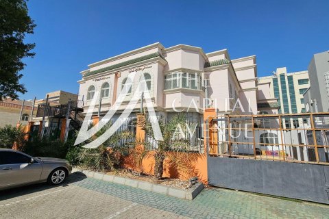 Villa em Muroor Area, Abu Dhabi, EAU 1099.88 m2 № 754571