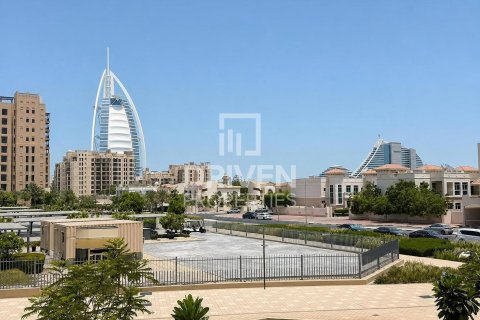 Appartamento a Umm Suqeim, Dubai, EAU 2 camere da letto, 121.7 mq. № 754198