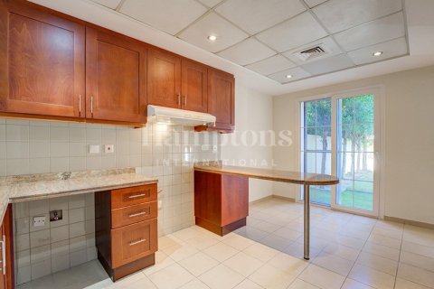 Villa til leje i The Lakes, Dubai, UAE 4 soveværelser, 401.52676600 kvm № 722288 - foto 2