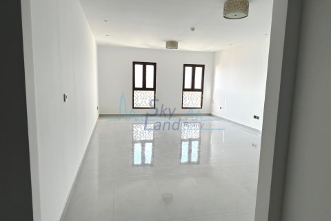 Apartamento para arrendamento em Palm Jumeirah, Dubai, EAU 2 quartos, 176 m2 № 696562 - foto 2