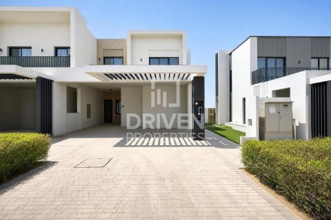 Dubai South (Dubai World Central), Dubai, UAE의 임대용 빌라 침실 4개, 238.11제곱미터 번호 759629 - 사진 2