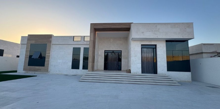 Βίλα σε Seih Al Uraibi, Ras Al Khaimah, ΗΑΕ 4 υπνοδωμάτια, 929 τ.μ. Αρ. 734598