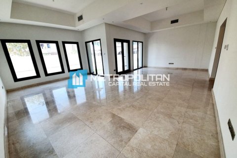 فيلا في أبو ظبي 5 غرفة نوم ، 351.8 متر مربع . ر قم 659845