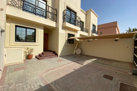 Mirdif, Dubai, BAE’de kiralık sıra ev 3 yatak odası, 255.48 m&sup2; No 764329 - fotoğraf 3