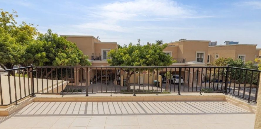 וילה ב Dubai Silicon Oasis, Dubai, איחוד האמירויות 4 חדרי שינה, 288 מ"ר מספר 764327