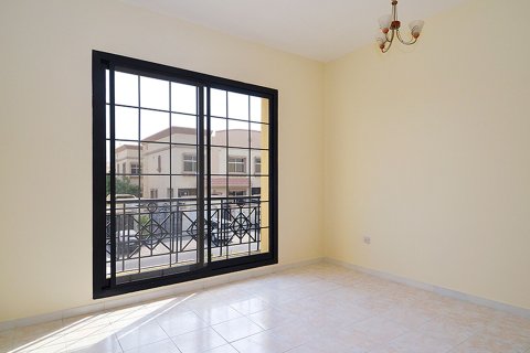 Villa para arrendamento em Mirdif, Dubai, EAU 3 quartos, 2492.31 m2 № 764330 - foto 3