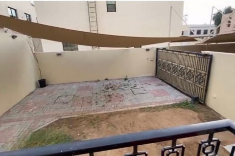 Villa para arrendamento em Mirdif, Dubai, EAU 3 quartos, 2492.31 m2 № 764330 - foto 9