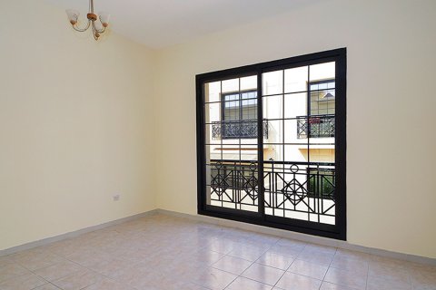Villa para arrendamento em Mirdif, Dubai, EAU 3 quartos, 2492.31 m2 № 764330 - foto 4