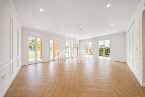 Villa en alquiler en Jumeirah, Dubai, EAU 4 dormitorios, 397.63 m2 № 746121 - foto 6