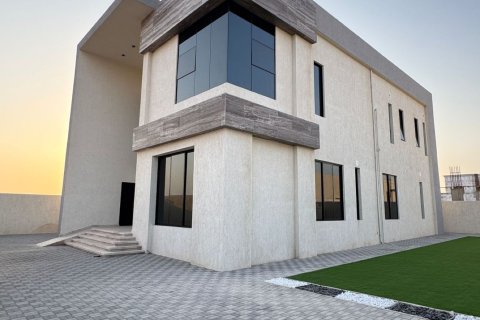 Villa te koop in Ras Al Khaimah, VAE 6 slaapkamers, 929 vr.m., nr 735093 - foto 11