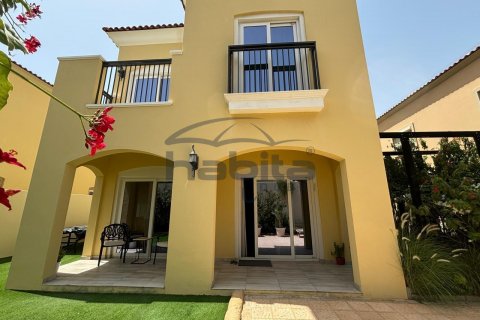 Villa asukohaga Dubai, AÜE: 3 magamistoaga, 325 m² Nr 514818