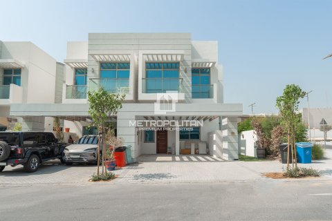 Vilë në Al Furjan, Dubai, Emiratet e Bashkuara Arabe 4 dhoma gjumi, 225 m2. № 664443