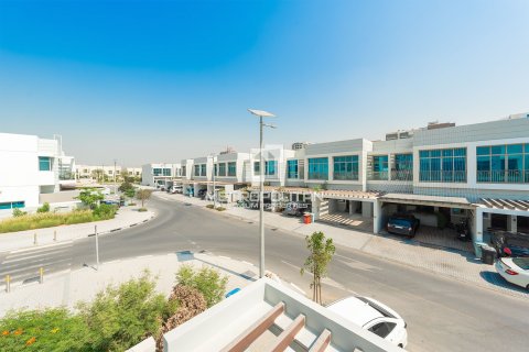 Huvila Al Furjan, Dubai, Arabiemiraatit 4 makuuhuonetta, 225 m2 № 664443 - kuva 5