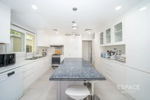 Vila di Meadows, Dubai, UEA 5 kamar tidur, 369 m2 nomor 738282 - foto 8