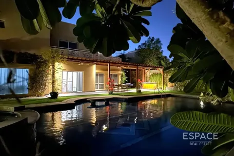 Vila di Meadows, Dubai, UEA 5 kamar tidur, 369 m2 nomor 738282 - foto 2