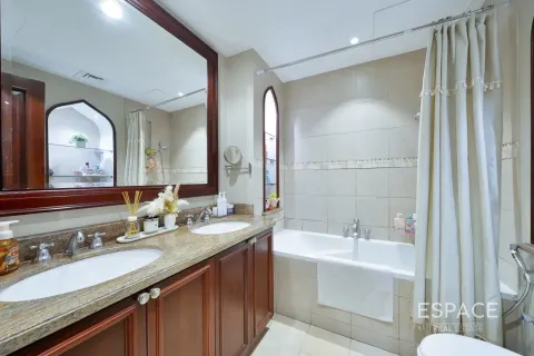 Appartamento in vendita a Downtown Dubai (Downtown Burj Dubai), Dubai, EAU 2 camere da letto, 131 mq. № 738042 - foto 10