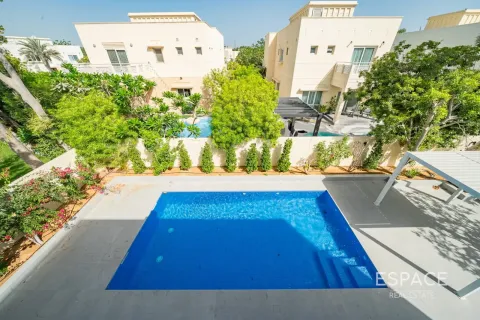 Villa til leje i Meadows, Dubai, UAE 4 soveværelser, 320 kvm № 738281 - foto 17