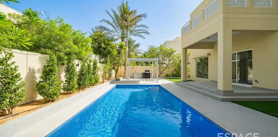 Villa i Meadows, Dubai, UAE 4 soveværelser, 320 kvm № 738281