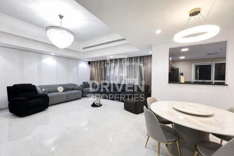 דירה ב Jumeirah Lake Towers, Dubai, איחוד האמירויות 2 חדרי שינה, 183.76 מ