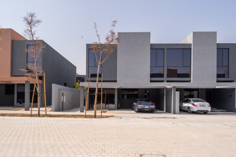 Řadový dům v Tilal City, Sharjah, SAE 4 ložnice, 293.2 m² Č.: 748673