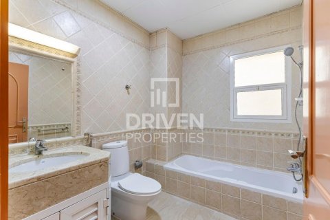 Villa en alquiler en Al Barsha, Dubai, EAU 6 dormitorios, 1393.55 m2 № 757145 - foto 28