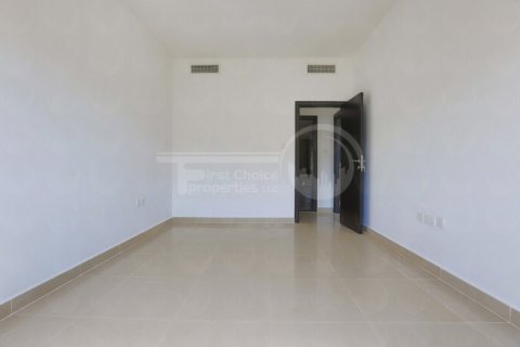 Apartmen di Al Reef, Abu Dhabi, UAE 2 bilik tidur, 114 meter persegi № 731201 - foto 9