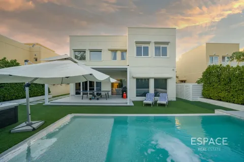 Villa til salg i Meadows, Dubai, UAE 5 soveværelser, 353 kvm № 738017 - foto 19