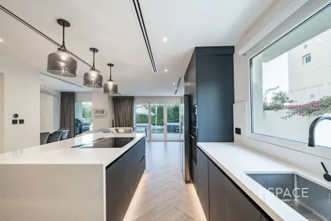 Villa til salg i Meadows, Dubai, UAE 5 soveværelser, 353 kvm № 738017 - foto 7