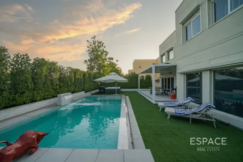 Villa til salg i Meadows, Dubai, UAE 5 soveværelser, 353 kvm № 738017 - foto 18