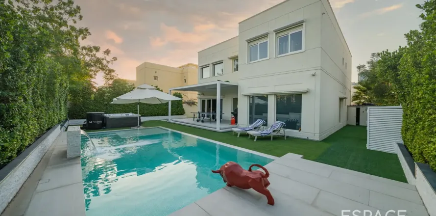 Villa a Meadows, Dubai, EAU 5 camere da letto, 353 mq. № 738017