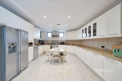 Villa til salg i Palm Jumeirah, Dubai, UAE 4 soveværelser, 465 kvm № 738020 - foto 8