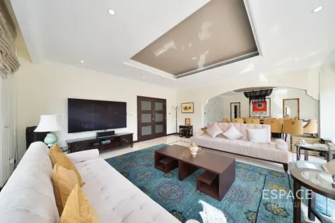 Villa til salg i Palm Jumeirah, Dubai, UAE 4 soveværelser, 465 kvm № 738020 - foto 4