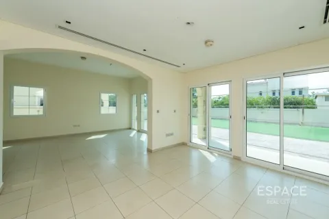 Вилла Jumeirah Village Triangle, Дубай, БАӘ-да 5 жатын бөлмелер, 372 м² № 737800 - фото 2
