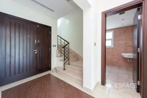 Вилла Jumeirah Village Triangle, Дубай, БАӘ-да 5 жатын бөлмелер, 372 м² № 737800 - фото 3