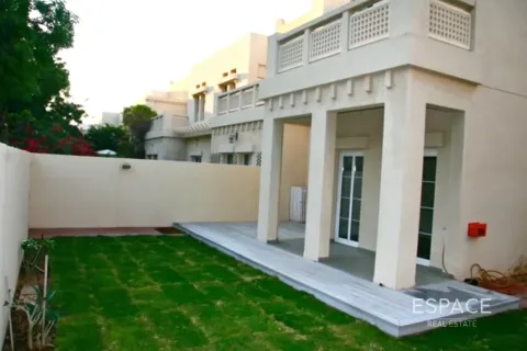 Villa till försäljning i The Lakes, Dubai, UAE 3 sovrum, 243 kvm Nr. 737802 - fotografi 11