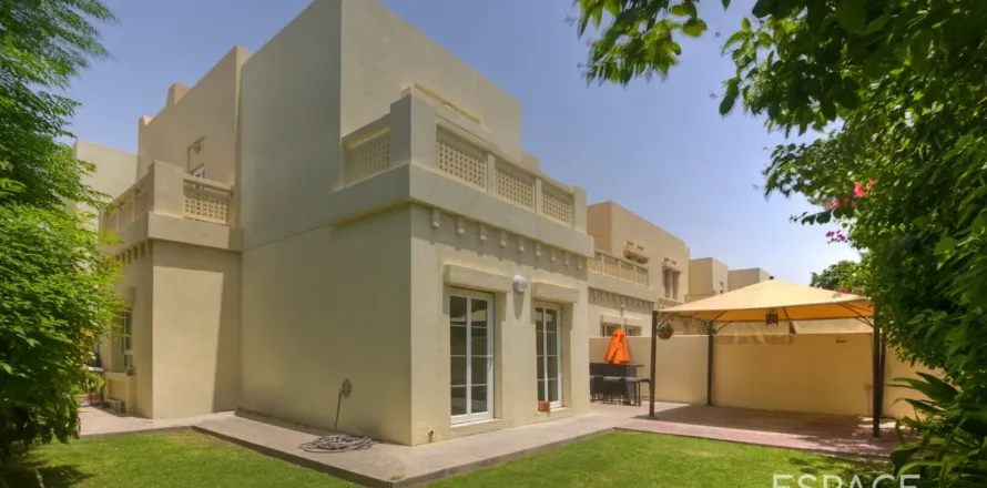 Villa i The Lakes, Dubai, UAE 3 sovrum, 243 kvm Nr. 737802