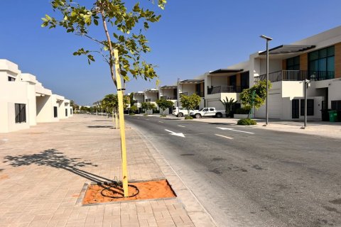 Radový dom v Ras Al Khaimah, SAE 3 spálne, 237 m2 č. 735227 - Fotografia 18