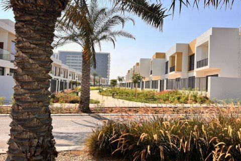 Radový dom v Ras Al Khaimah, SAE 3 spálne, 237 m2 č. 735227 - Fotografia 1