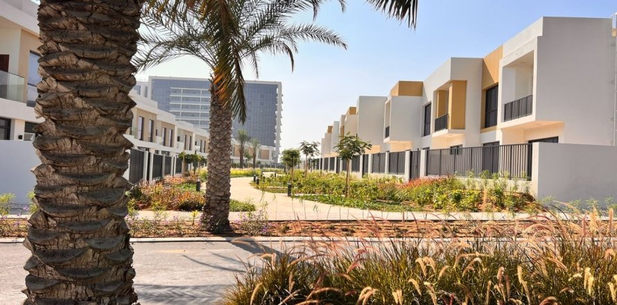 Radový dom v Ras Al Khaimah, SAE 3 spálne, 237 m2 č. 735227