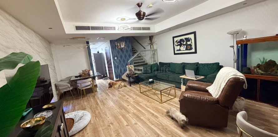 Villa in Jumeirah Village Circle, Dubai, UAE 3 bedrooms, 137 sq.m. № 712228