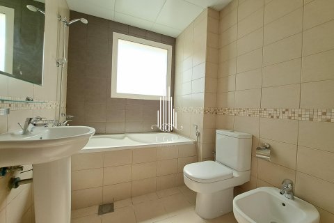 Villa te huur in Khalifa City, Abu Dhabi, VAE 6 slaapkamers, 471.5 vr.m., nr 457560 - foto 28