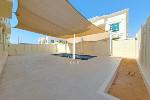 Villa te huur in Khalifa City, Abu Dhabi, VAE 6 slaapkamers, 471.5 vr.m., nr 457560 - foto 8